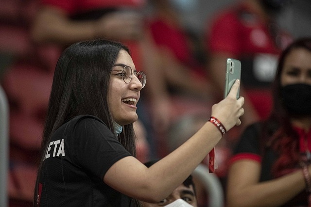 科尔：我们还没找到稳定的轮换体系，显然我们得先等库里回来