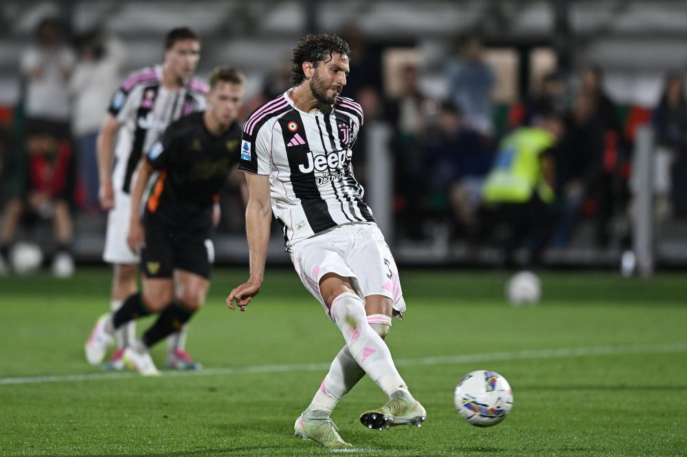 记者：切尔西前锋布罗亚接近永久转会伯恩利